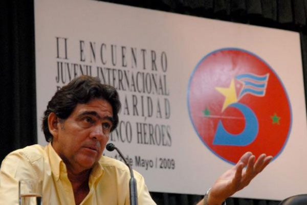 Roberto González hermano de René