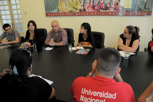 Delegación juvenil chilena en Cuba