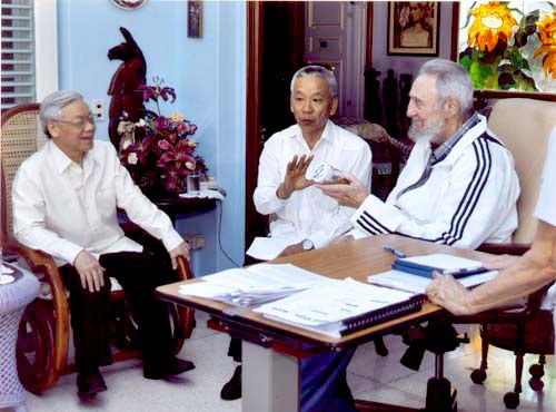 Encuentro entre Fidel Castro y Nguyen Phu Tron