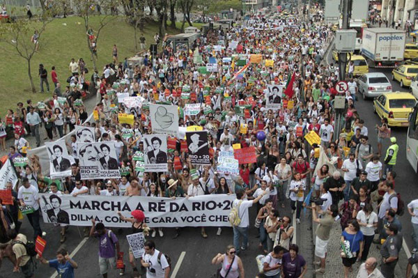 Activistas desfilaron en Río