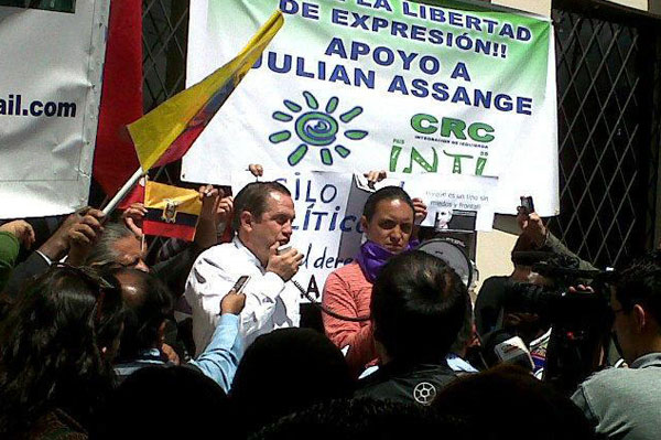 Ecuador explica sobre petición de Julian Assange