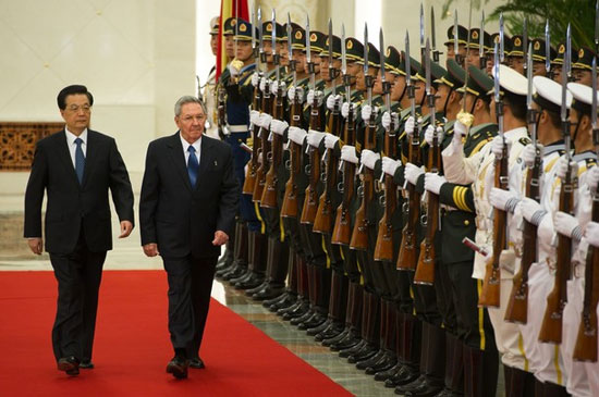 Raúl Castro se encuentra con Hu Jintao