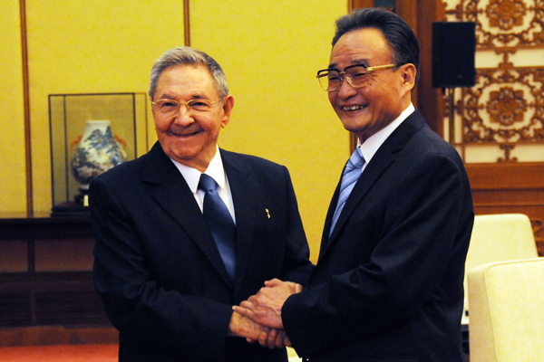Wu Bangguo y Raúl Castro