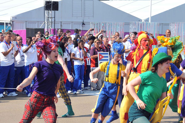 Izaje de la bandera cubana en Londres