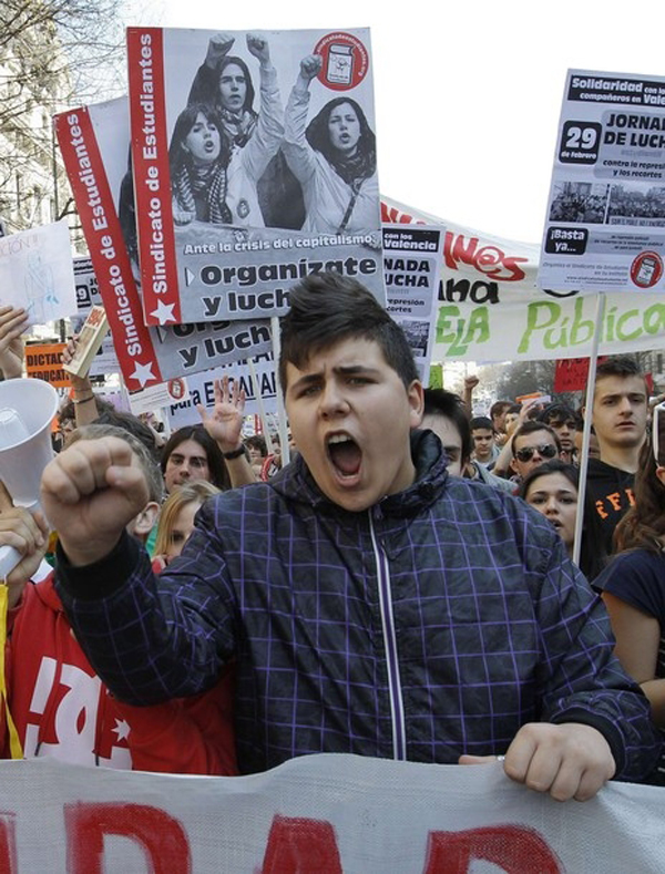 Jóvenes estudiantes españoles