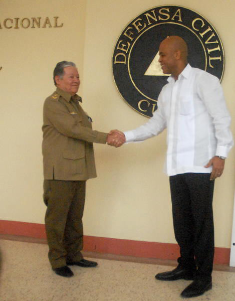 Visita el presidente haitiano el Estado Mayor Nacional de la Defensa Civil de Cuba