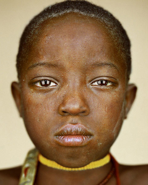 Retratos en los rostros de los Hadza