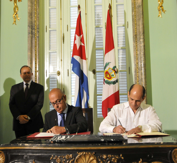Cuba y Perú firman acuerdos de cooperación