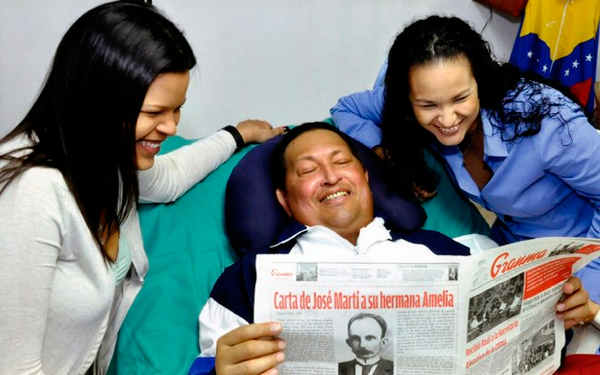 Hugo Chávez junto a sus hijas