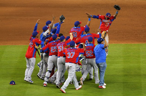 República Dominicana celebra victoria ante Estados Unidos