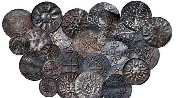 Monedas del rey escandinavo Harald Bluetooth