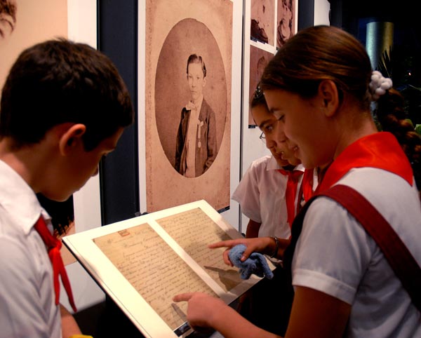 Estudiantes cubanos