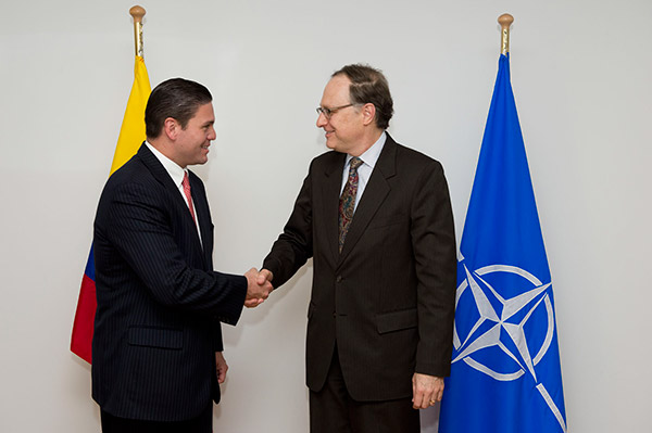 Colombia y la OTAN firman acuerdo de cooperación