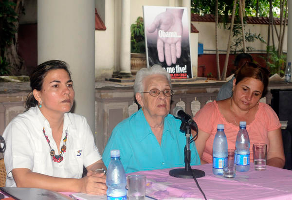 Encuentro entre familiares de los Cinco héroes cubanos y miembros de la Caravana de Amistad