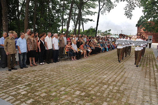 Rinden homenaje a los jóvenes artemiseños caídos en la gesta del 26 de julio
