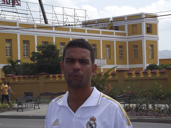 Alexander Hernández