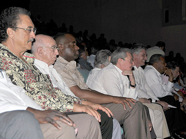 General de Ejército Raúl Castro y varios mandatarios 