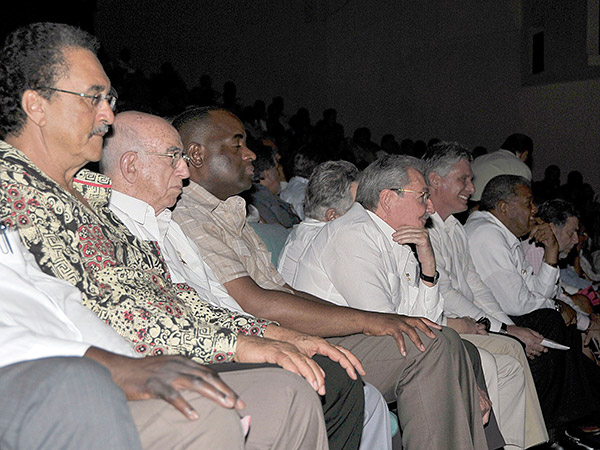 General de Ejército Raúl Castro y varios mandatarios 