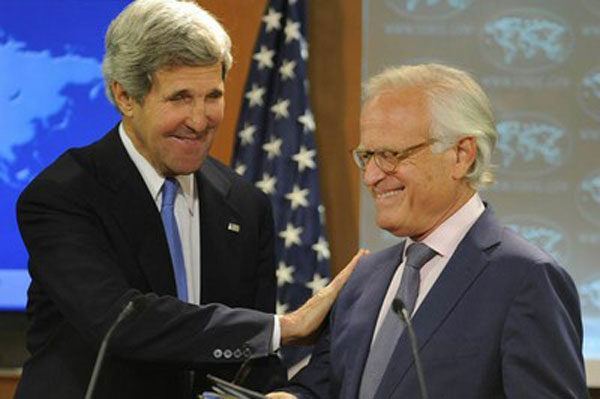 John Kerry y Martin Indyk