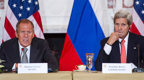 Sergei Lavrov, y su homólogo estadounidense, John Kerry