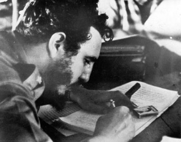 Primera Ley de Reforma Agraria, firmada por Fidel en 1959