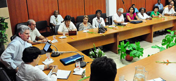 Miguel Díaz-Canel Bermúdez en encuentro con la comunidad espiritista de Cuba
