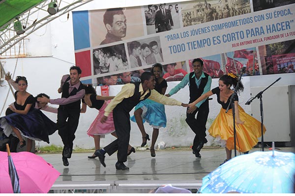 Grupo danzario Alma Mater