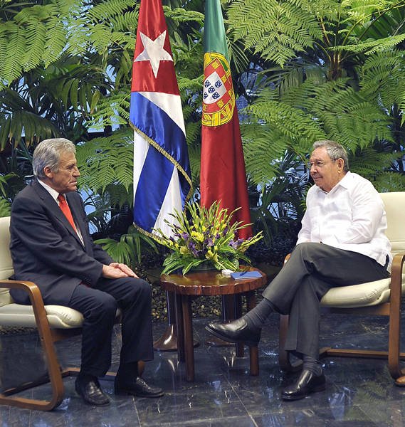 Jerónimo de Sousa y Raúl Castro Ruz
