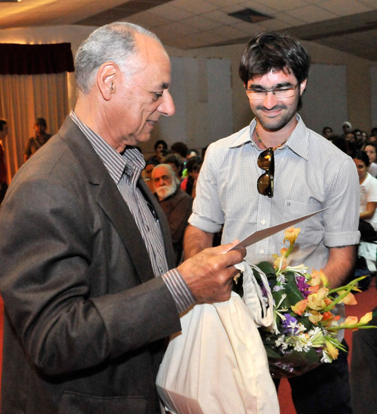 Rafael Bernal felicita a Karen Bofill Bahamond