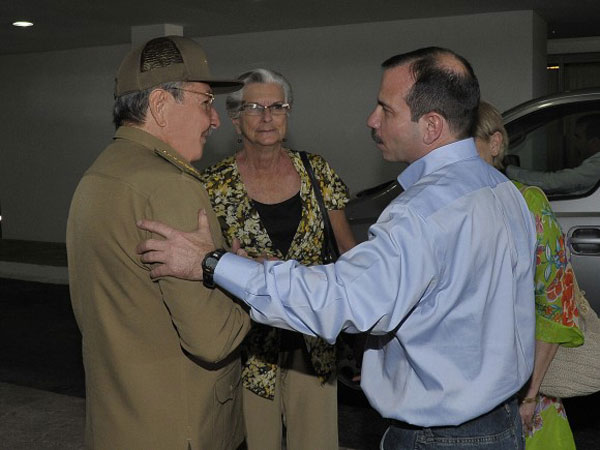 Fernando González y el Presidente cubano Raúl Castro