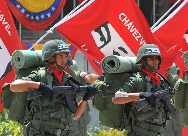 Desfile cívico-militar 