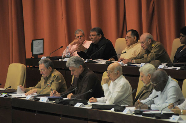 Preside Raúl Castro sesión extraordinaria del Parlamento Cubano