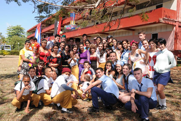 Estudiantes del IPVCE Mártires de Humboldt 7 en celebración por el 4 de abril