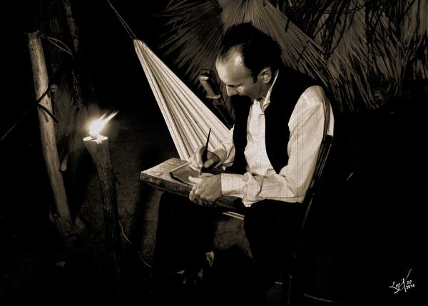 José Martí escribiendo en su Diario