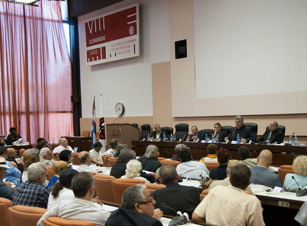 Escritores y artistas en la UNEAC