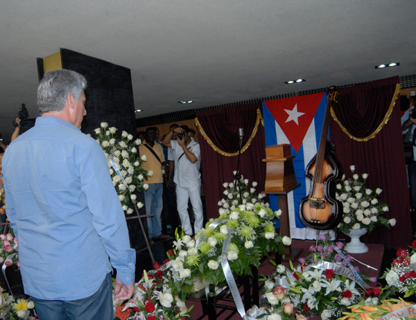 Migue Diaz-Canel asistió al funeral de Juan Formell