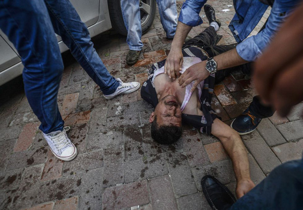 Manifestante turko herido