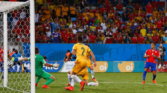 Alexis Sánchez mete el primer gol a favor de Chile