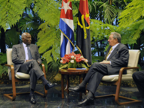 Recibe Raúl al Presidente de Angola