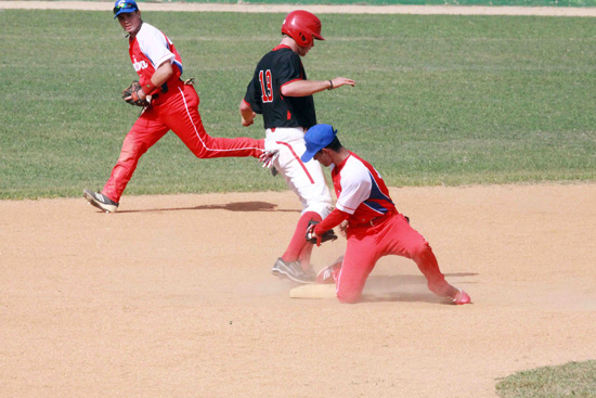 Equipo cubano sub-18 contra Canadá