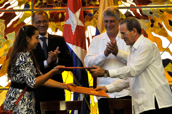 Cuba y Ecuador firman acuerdos