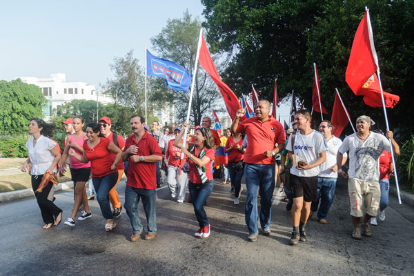 Jóvenes recuerdan en Cuba 60 cumpleaños de Chávez
