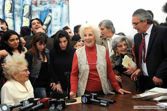 Abuelas de Plaza de Mayo