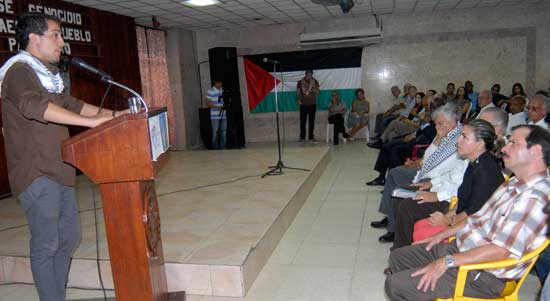Estudiante en Acto por Palestina