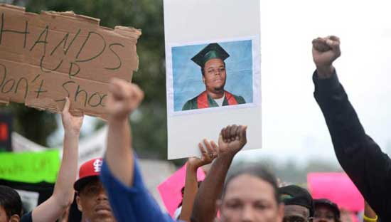 Aumentan las manifestaciones populares por la muerte del joven Michael Brown