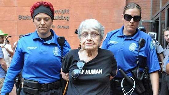 Hedy Epstein fue detenida