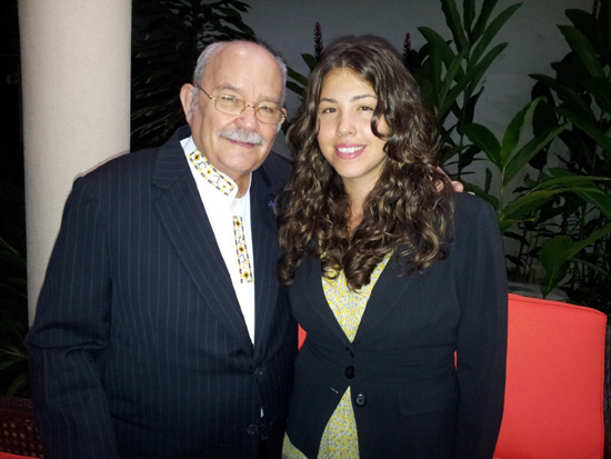 Laura y el Padre Miguel D’Escoto