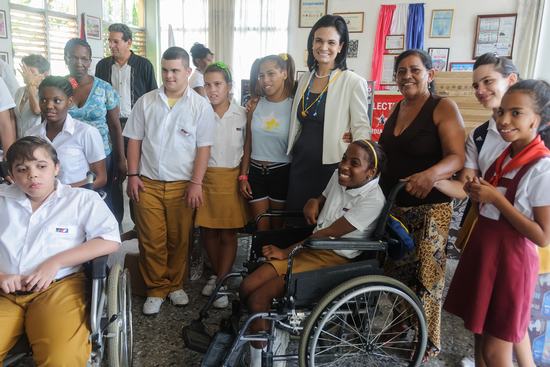 Visita de vicepresidenta Isabel de Saint Malo de Alvarado