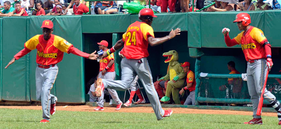 Yasiel Santoya pegó dos imparables y fue oportuno para la ofensiva matancera. Foto: Juan Moreno