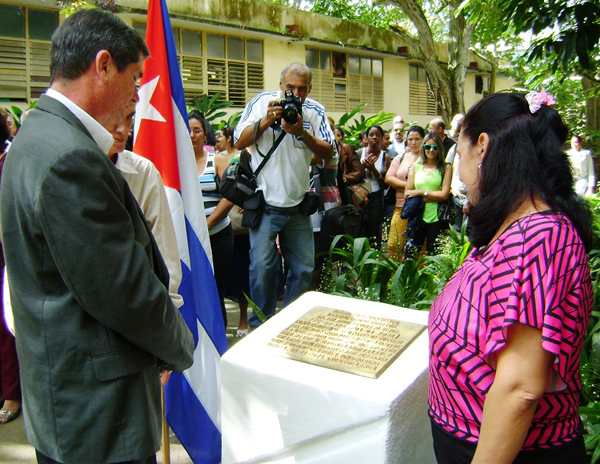 Placa en honor al Doctor Orlando Zamora Almeida